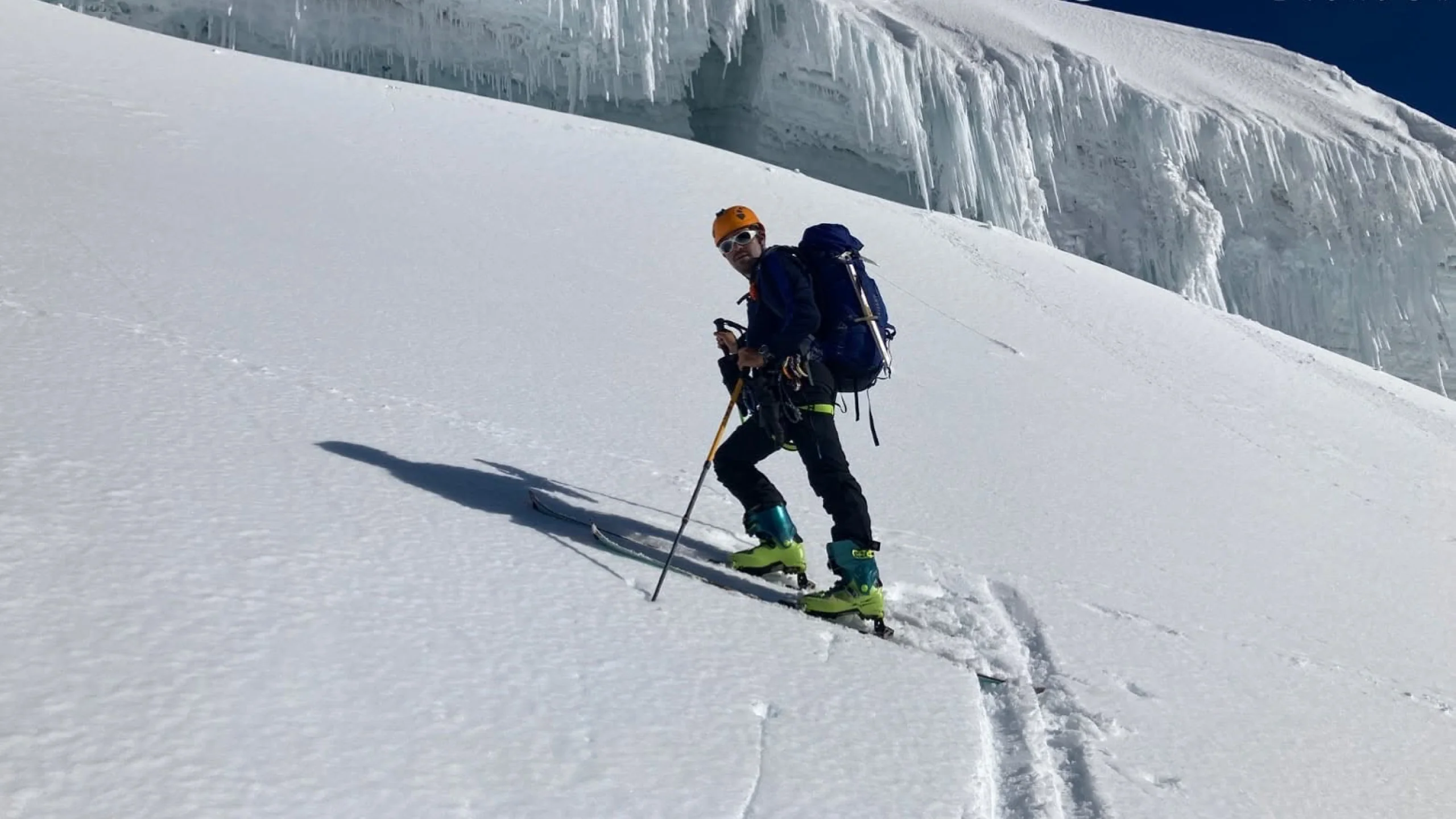 Escalador en el glaciar del Cotopaxi