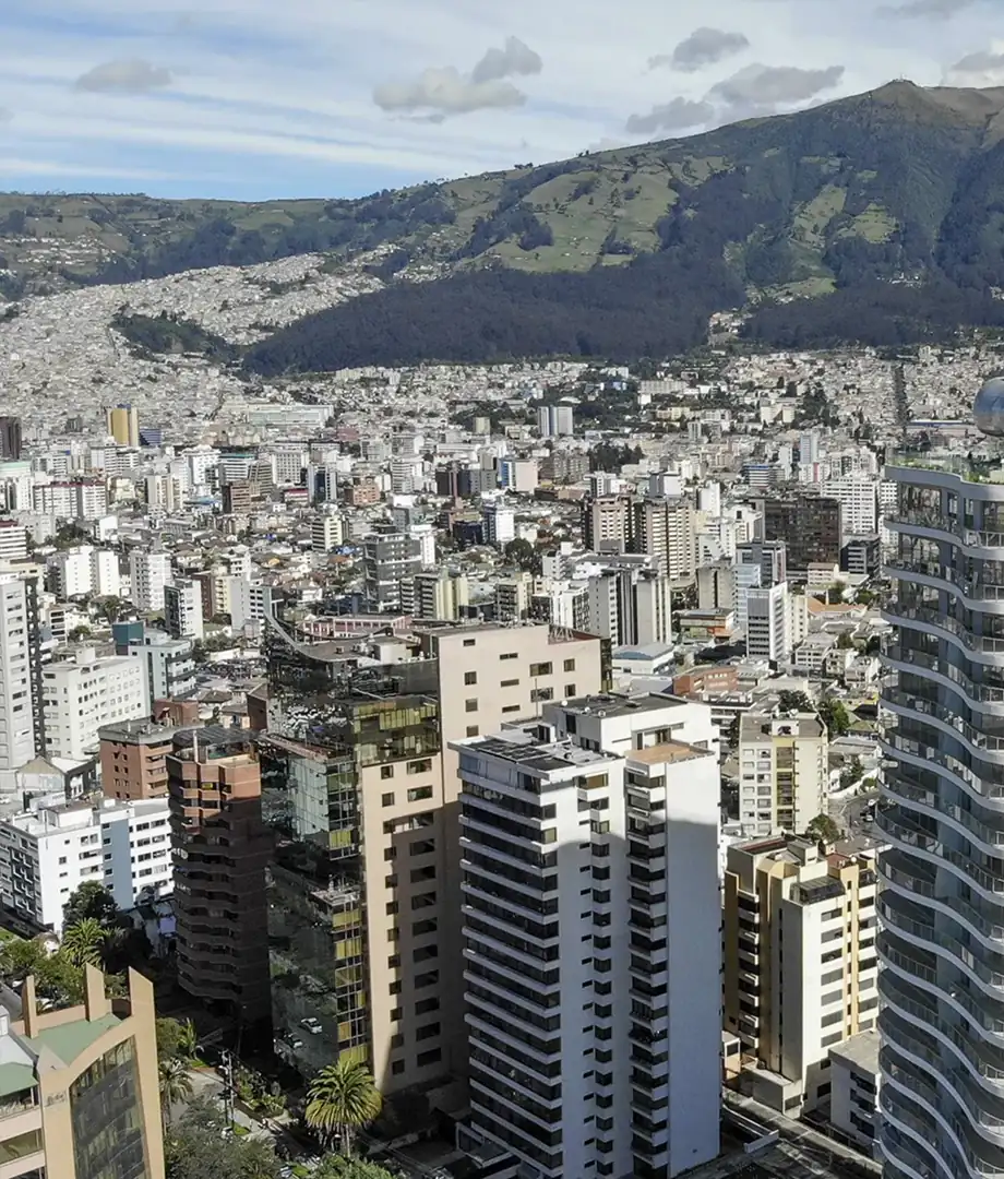 Vista aérea de Quito, ciudad moderna